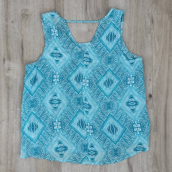 Ariat Blue Patterned Flowing Tank Top women’s sized M - Picture 2 of 4